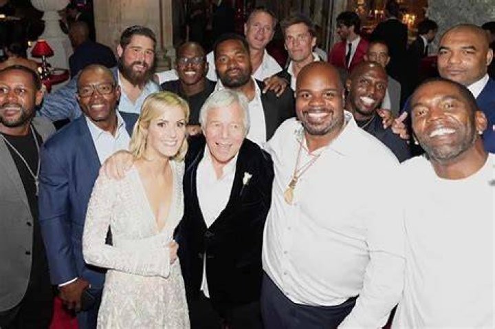 250 People Were Invited To Robert Kraft And Dana Blumberg’s Secret Wedding Party In New York City