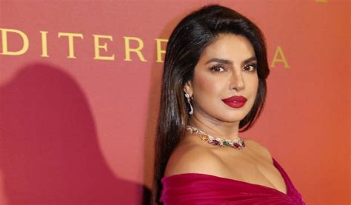 7 Weight Loss Tricks From Priyanka Chopra for a Strong and Toned Physique — Celebwell
