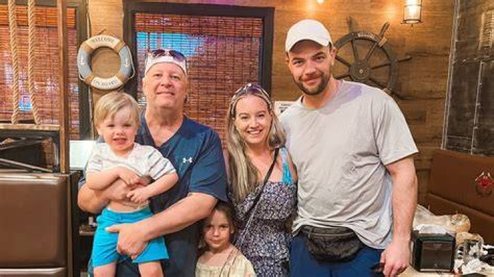 90 Day Fiancé: Elizabeth’s Family Says Moldovan Food Is ‘Disgusting’ And More Shockingly Offensive Things While In Andrei’s Country!