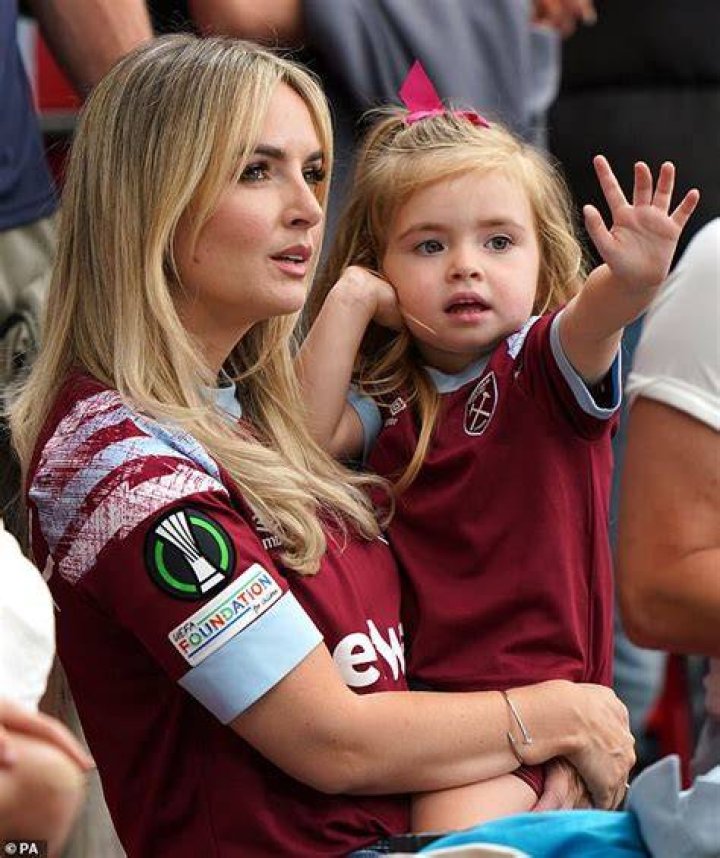 Aaron Cresswell family, wife, children, parents, siblings