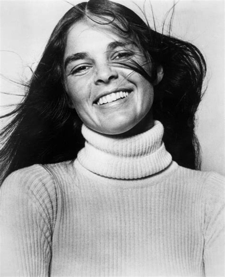 Ali MacGraw Biography - Facts, Childhood, Family Life & Achievements