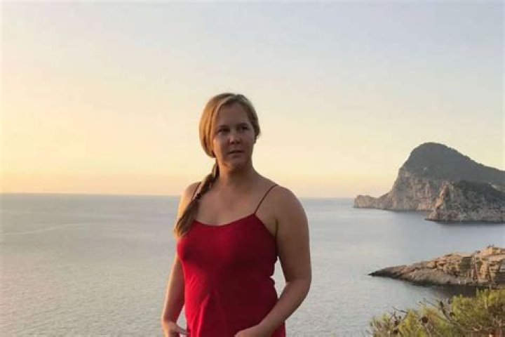 Amy Schumer Gets Real About Pregnancy Struggles Like Putting On Socks