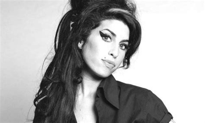 Amy Winehouse Body Measurements Height Weight Bra Size Shoe Vital Stats