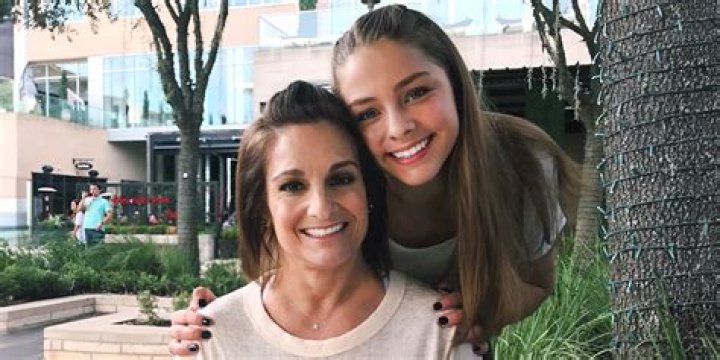 Ann Carlson Khan - Bio, Facts, Family Life of Shahid Khan’s Wife