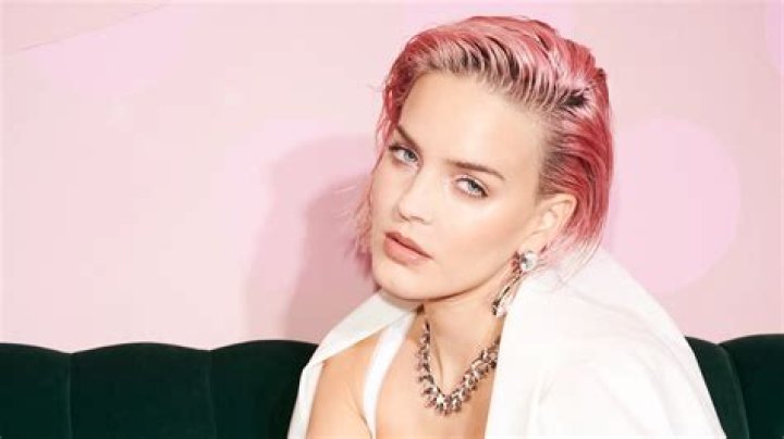 Anne-Marie net worth, family secret, music, awards, Instagram, Twitter