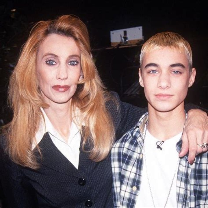 Are Jj And Sarah Half Siblings? – Celebrity