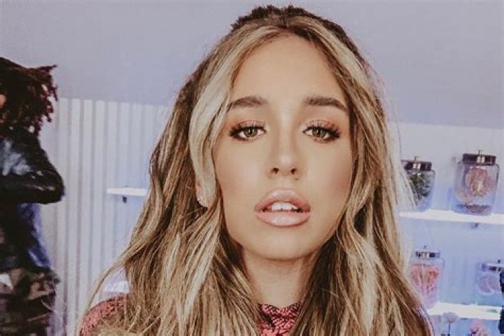 Ariana Biermann Models Her Family’s Newest Lip Kit And Her Lips Look Bigger Than Ever In Close-Up Vids!