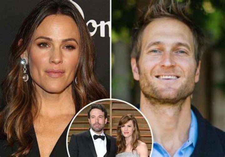 Ben Affleck’s Candid Interviews Have Made Jennifer Garner’s Boyfriend ‘Uncomfortable,’ Says Insider