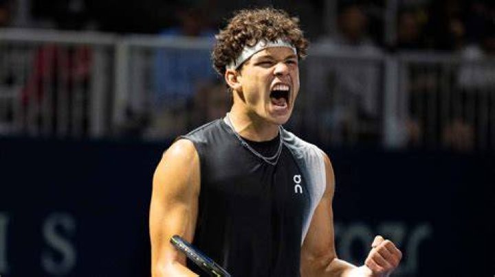 Bernabé Zapata Miralles age, height, nationality, family, coach, ranking, prize money, net worth, bio, wiki