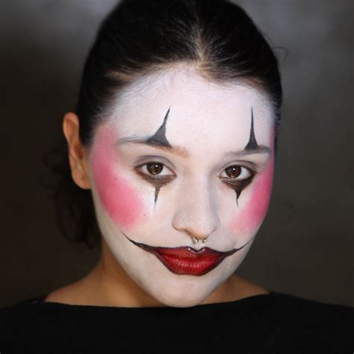 Best Clown Makeup Ideas For Cute, Scary, Creepy Look in 2022