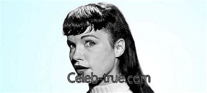 Bettie Page Biography - Childhood, Life Achievements & Timeline