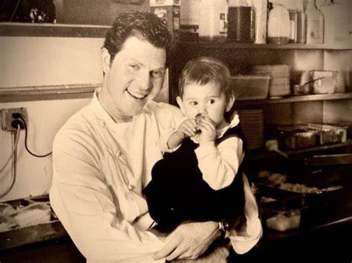 Bobby Flay Biography - Facts, Childhood, Family Life & Achievements