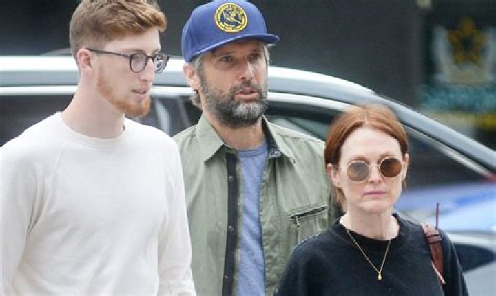 Caleb Freundlich – Bio, Facts, Family Life of Julianne Moore & Bart Freundlich’s Son