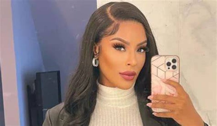 Caroline Brooks Wiki, Age, Net Worth, Husband, Height & More