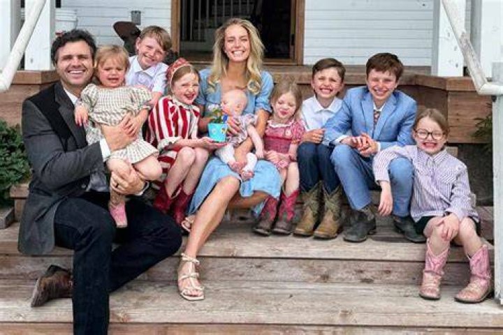 Chase Hanna family, wife, children, parents, siblings