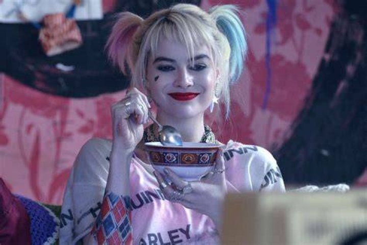 Check Out Margot Robbie’s In-Character Photo For Upcoming Harley Quinn Film