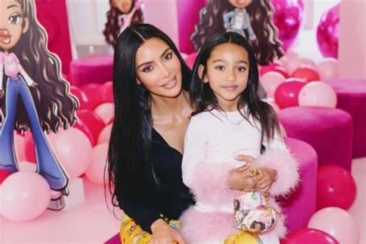 Chicago West, Age 4, Has Taken Over The Cosmetics Chair For Her Aunt Khloé Kardashian