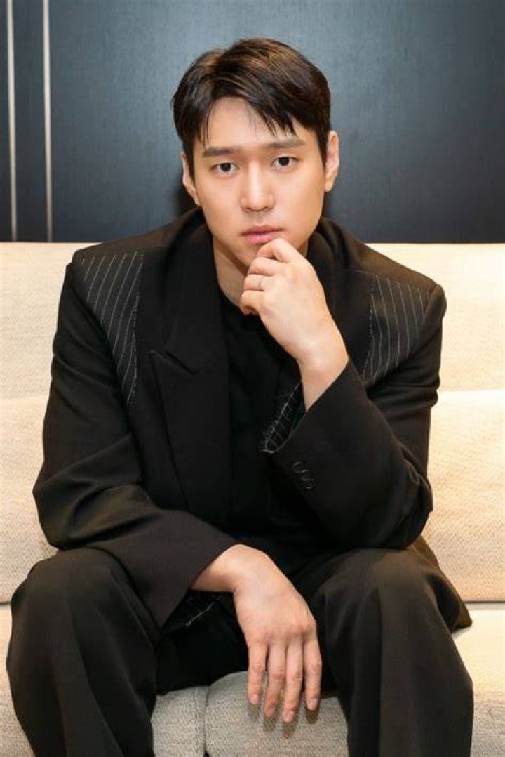 Choi Si-won Biography - Facts, Childhood, Family Life & Achievements of South Korean Singer