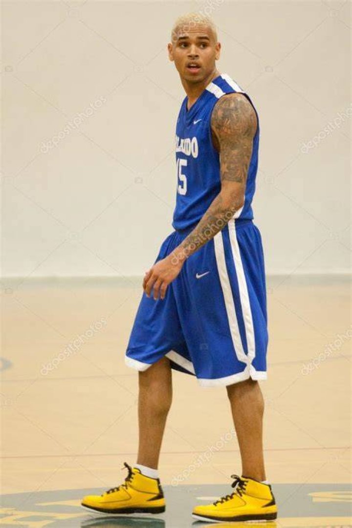 Chris Brown Body Measurements Height Weight Shoe Size Stats