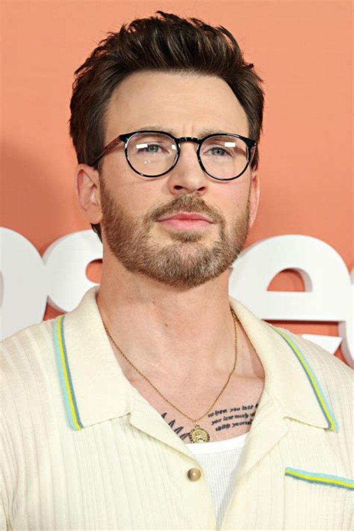 Chris Evans Biography - Facts, Childhood, Family Life & Achievements