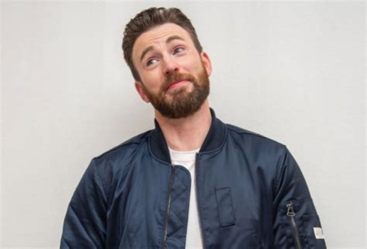 Chris Evans Breaks His Silence On That Private Pic He Leaked By Accident – Uses The Incident In The Best Way!