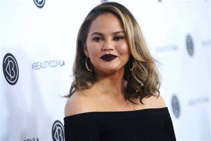 Chrissy Teigen Slams R. Kelly And Supports His Alleged Victims – Here’s What She Had To Say