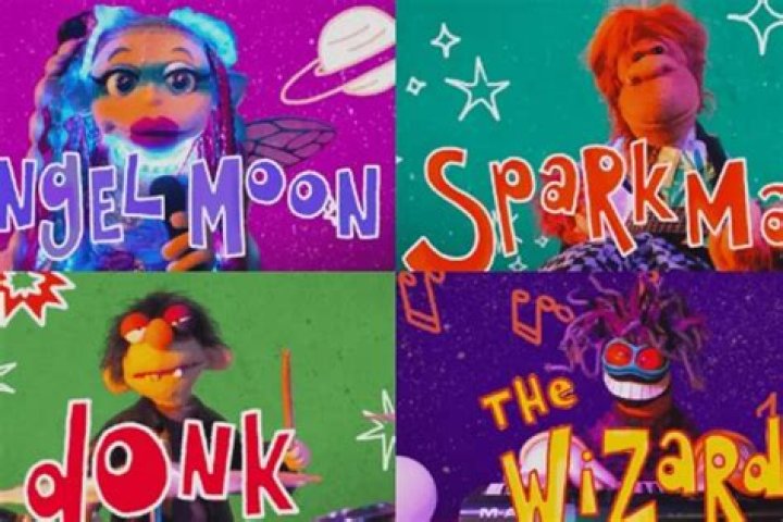Coldplay showed a concert of alien dolls in the video ‘Biutyful’