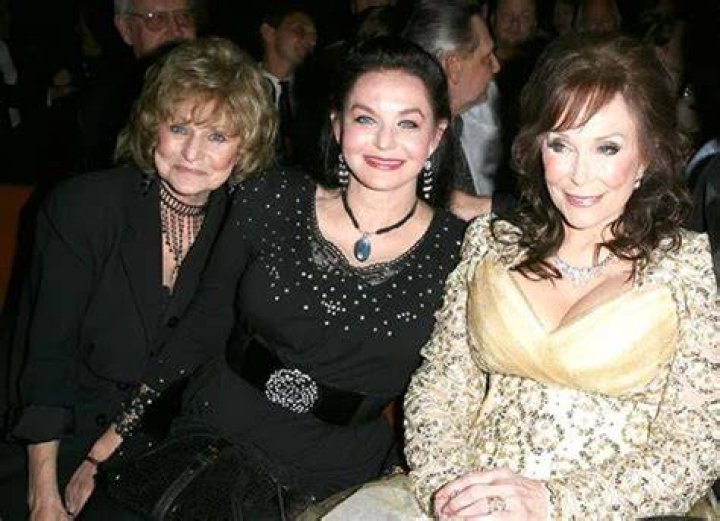 Crystal Gayle siblings: Loretta Lynn, Peggy Sue, Jay Lee Webb, Betty Ruth Webb, Herman Webb, Donald Webb, Melvin Webb Jr.