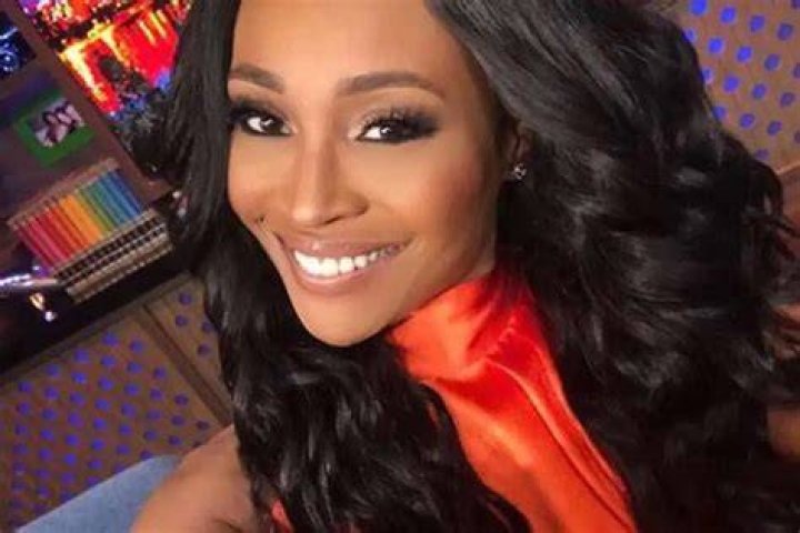 Cynthia Bailey Dances In Her Kitchen, Flaunting A Natural Makeup-Free Look