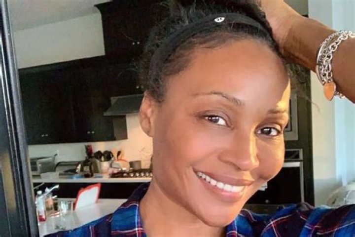 Cynthia Bailey Flaunts Her Bare Face In The Backyard, But Fans Focus On Something Else