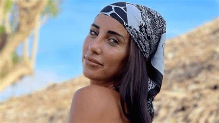 Cynthia Cofano In Bathing Suit Says "Like My Bikini?" — Celebwell
