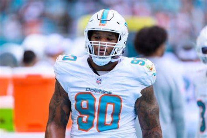 Da’Shawn Hand: Career stats, height, weight, family, college, teams, salary, net worth