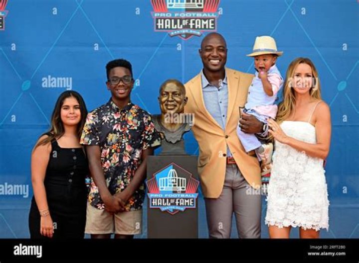 Demarcus Lawrence family, wife, children, parents, siblings