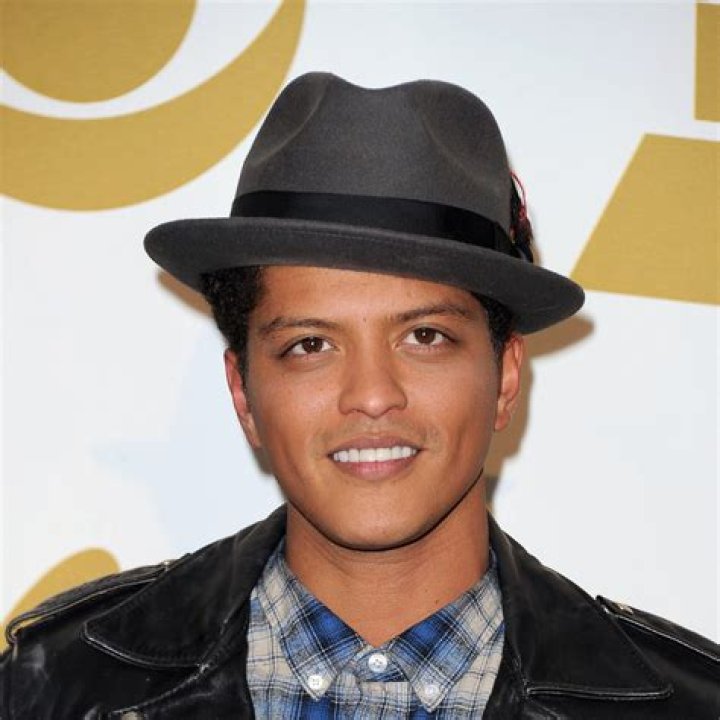 Did Bruno Mars Date Cardi B? – Celebrity