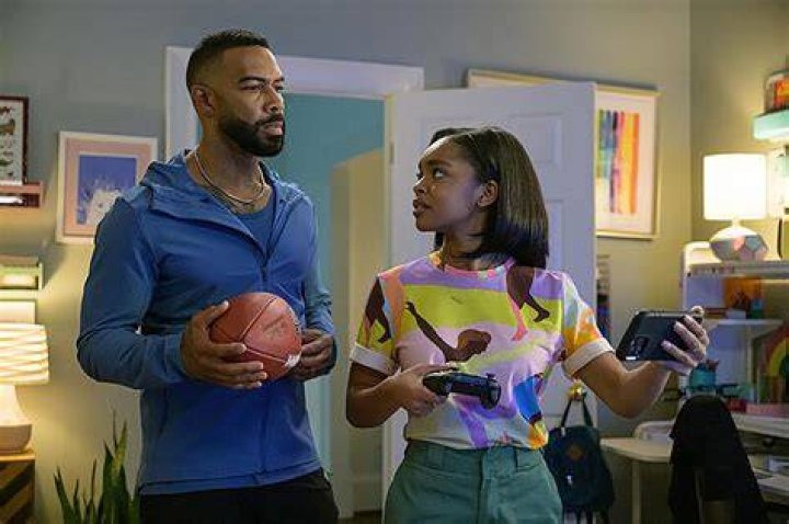 Did Omari Hardwick play in the NFL? Which team did Omari Hardwick place for?