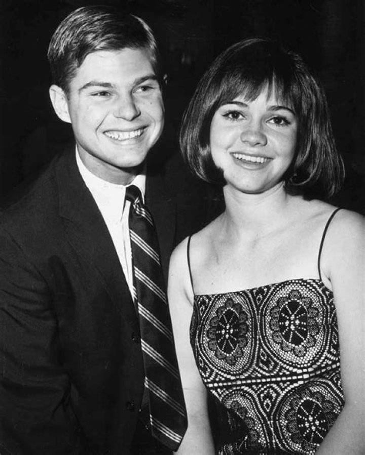 Did Sally Fields ever get married? – Celebrity