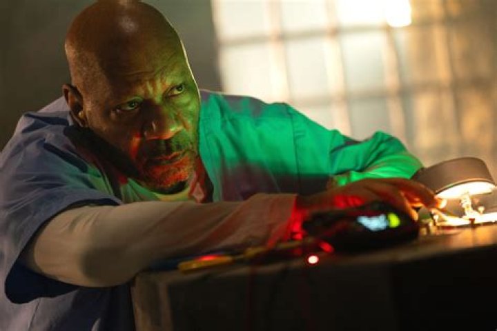 Did Ving Rhames play football? – Celebrity