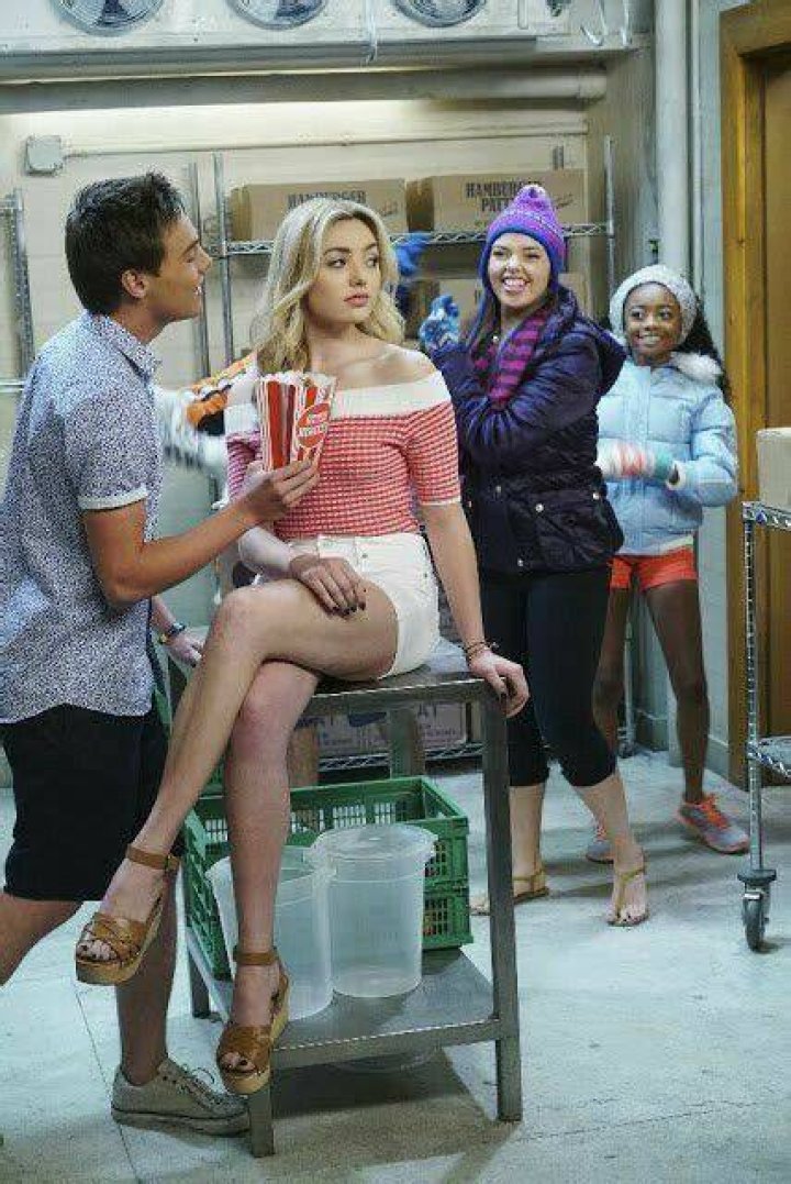 Do Emma and Xander stay together? – Celebrity