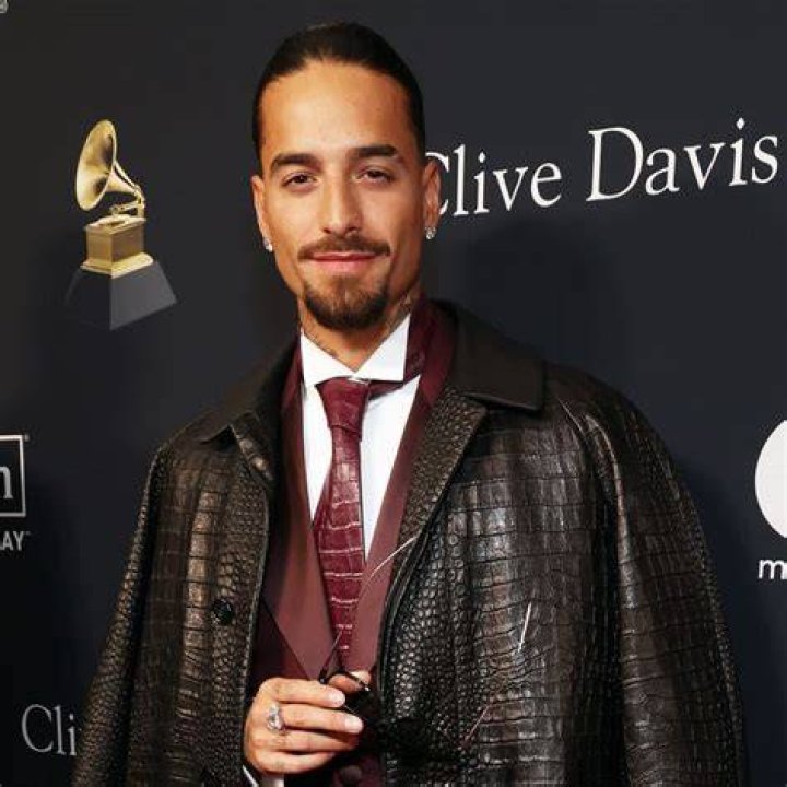 Does Maluma have a dad?