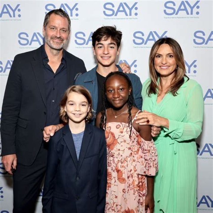 Does Mariska Hargitay Have A Biological Child? – Celebrity
