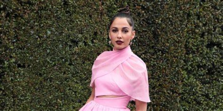 Does Naomi Scott sing Speechless? – Celebrity