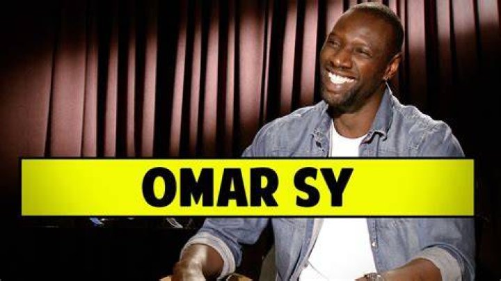 Does Omar Sy speak English? How many languages does Omar Sy speak?
