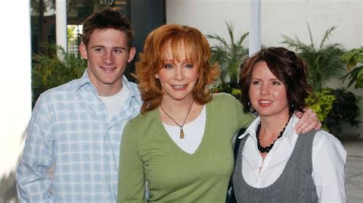 Does Reba McEntire have a daughter?