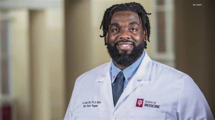 Dr. Bamidele Ogunleye, MD – Bloomington, IL