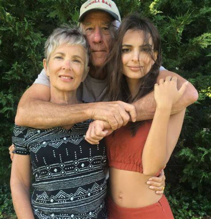 Emily Ratajkowski parents: Meet John David Ratajkowski, Kathleen Balgley