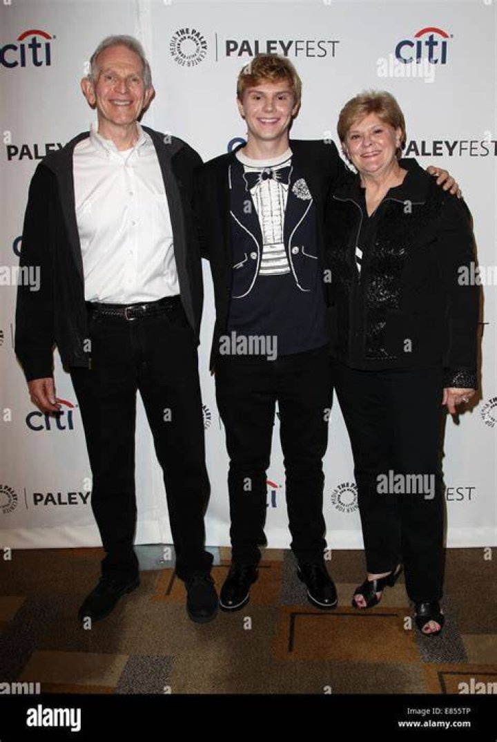 Evan Peters parents: Phil Peters, Julie Peters