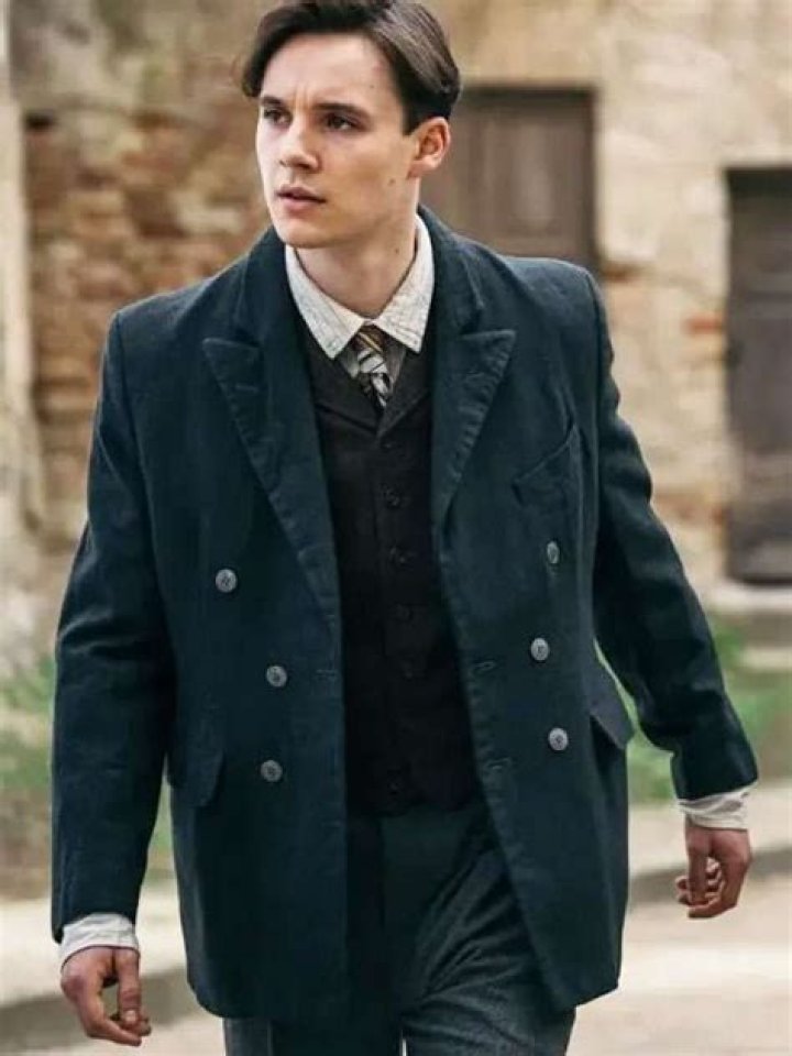Ewan Horrocks Wiki, Age, Girlfriend, Height & Parents
