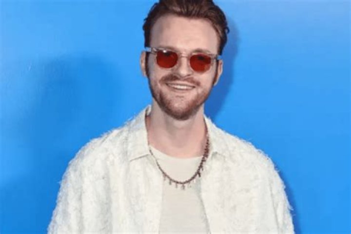 Finneas Admitted He Did Not Have A Helmet On When He Crashed His E-Bike, Revealing Many Fractures