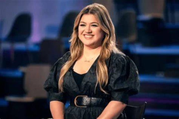 Flight Rescheduled So Paula Abdul Could Attend Kelly Clarkson’s Walk Of Fame Ceremony