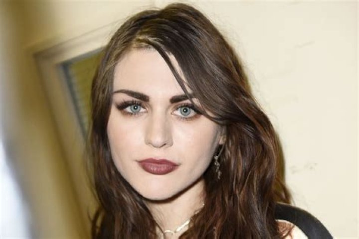 Frances Bean Cobain Height Weight Body Measurements Bra Size Facts